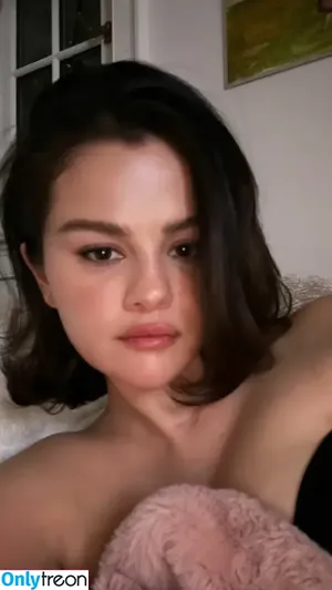 Selena Gomez / selena.gomez / selenagomez nude photo #8722