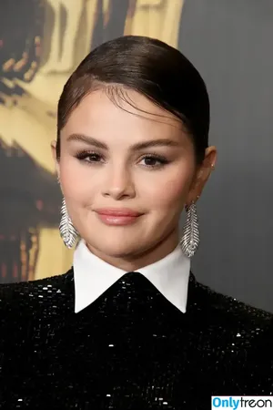 Selena Gomez / selena.gomez / selenagomez nude photo #8815