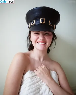 Selena Gomez / selena.gomez / selenagomez nude photo #8847