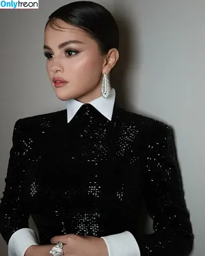 Selena Gomez / selena.gomez / selenagomez nude photo #8892