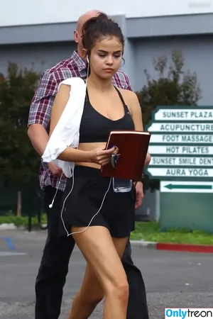 Selena Gomez / selena.gomez / selenagomez nude photo #8932