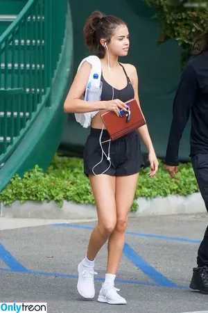 Selena Gomez / selena.gomez / selenagomez nude photo #8937