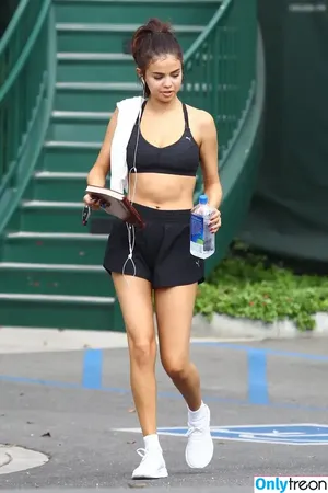 Selena Gomez / selena.gomez / selenagomez nude photo #8952