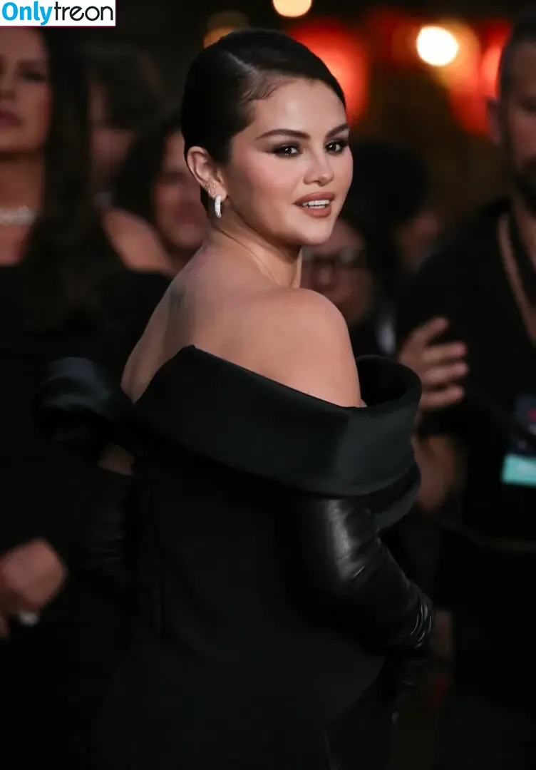 Selena Gomez nude photo #8091 (selena.gomez / selenagomez)
