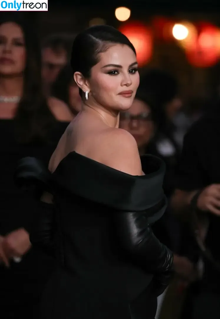 Selena Gomez nude photo #8092 (selena.gomez / selenagomez)