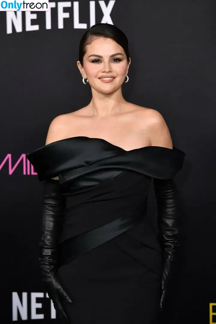 Selena Gomez nude photo #8160 (selena.gomez / selenagomez)