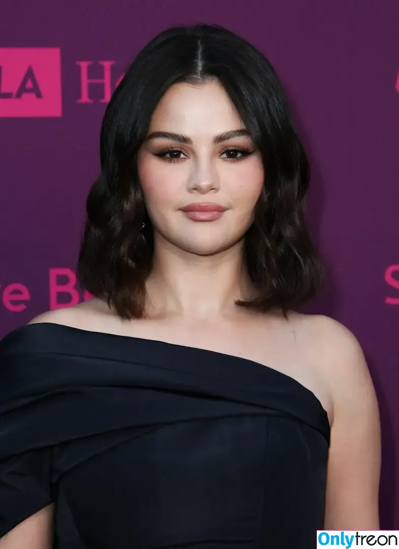 Selena Gomez nude photo #8219 (selena.gomez / selenagomez)