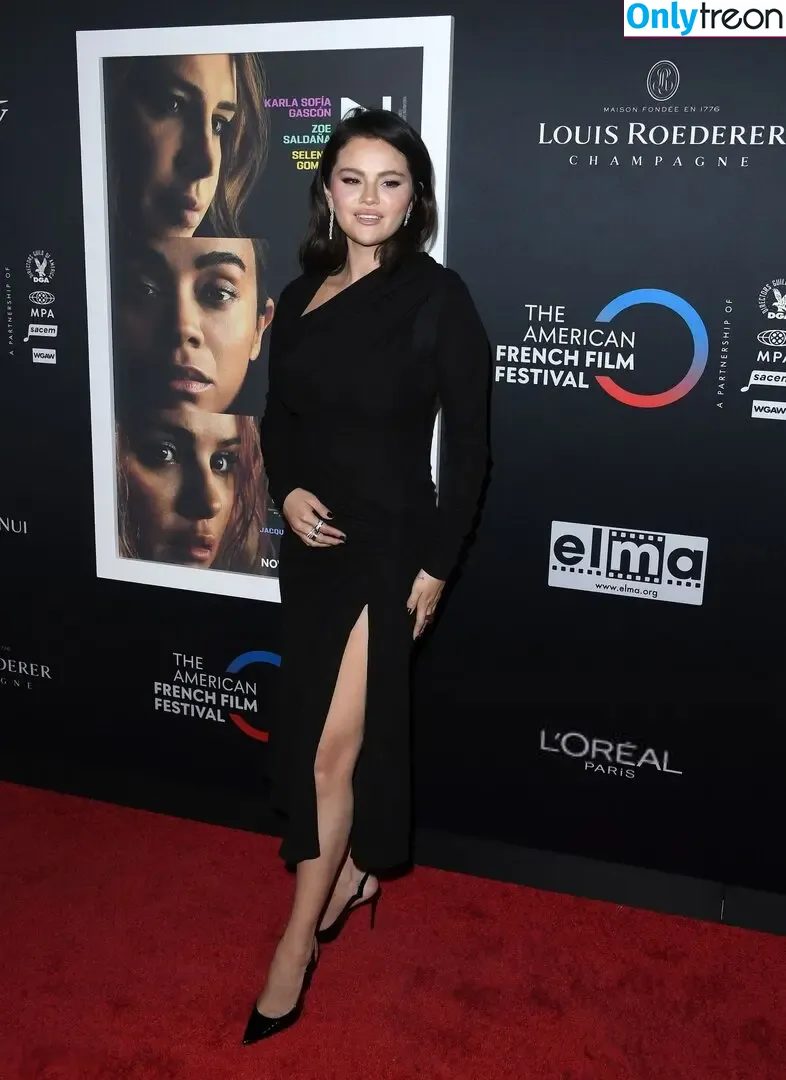Selena Gomez nude photo #8470 (selena.gomez / selenagomez)
