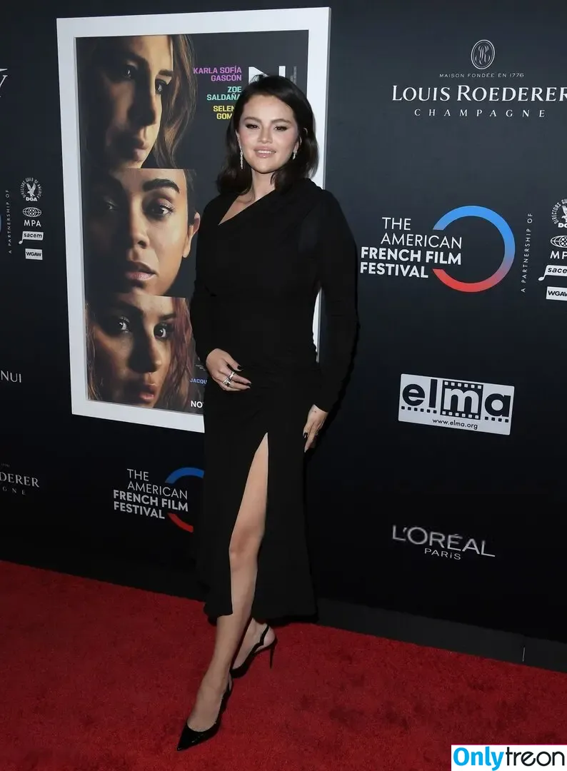 Selena Gomez nude photo #8473 (selena.gomez / selenagomez)