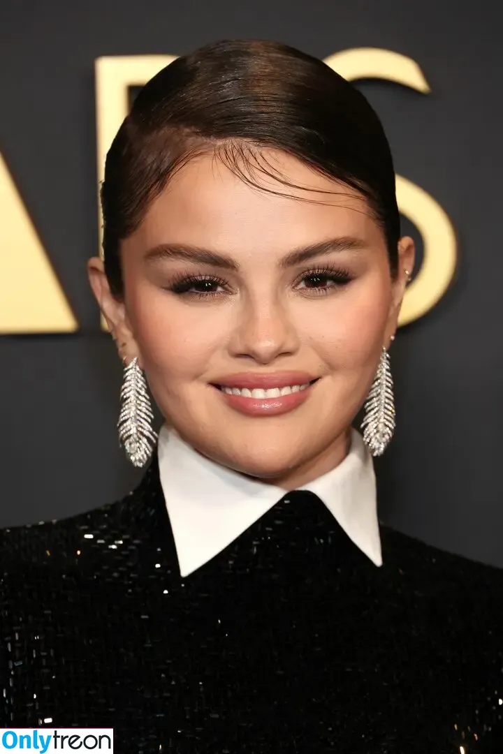 Selena Gomez nude photo #8812 (selena.gomez / selenagomez)