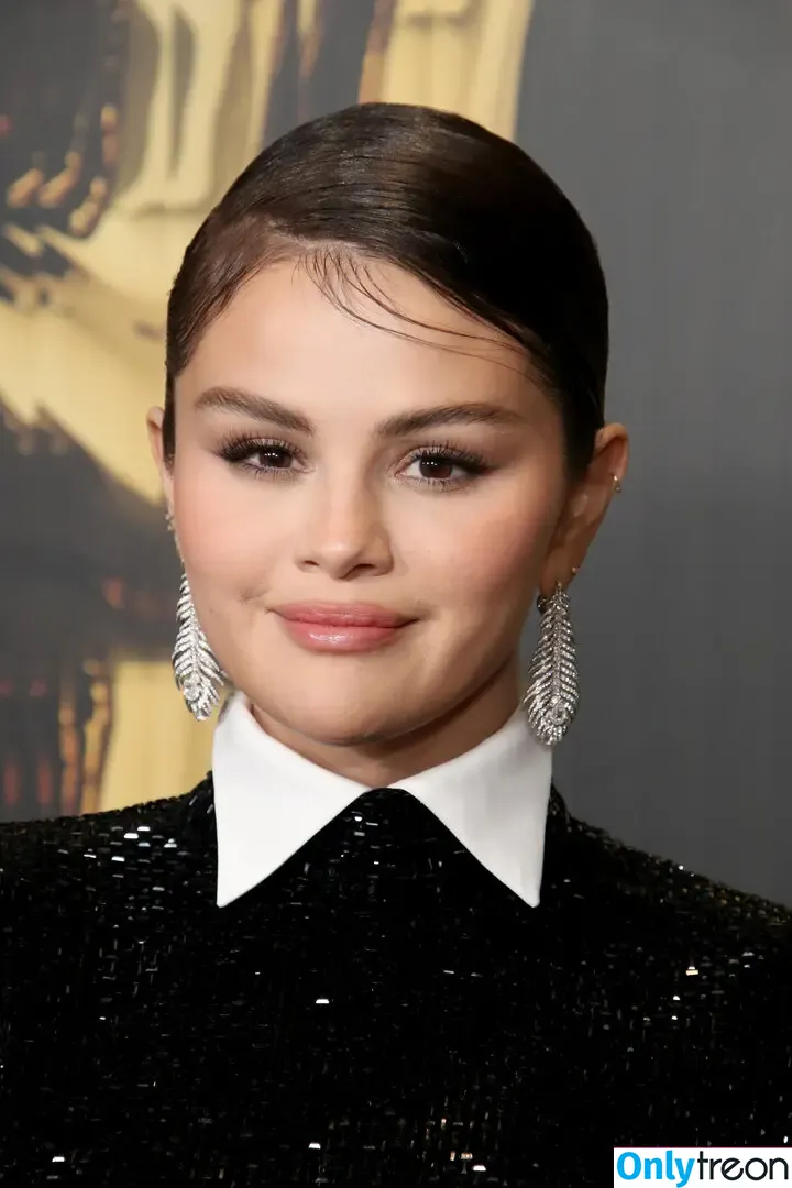 Selena Gomez nude photo #8815 (selena.gomez / selenagomez)