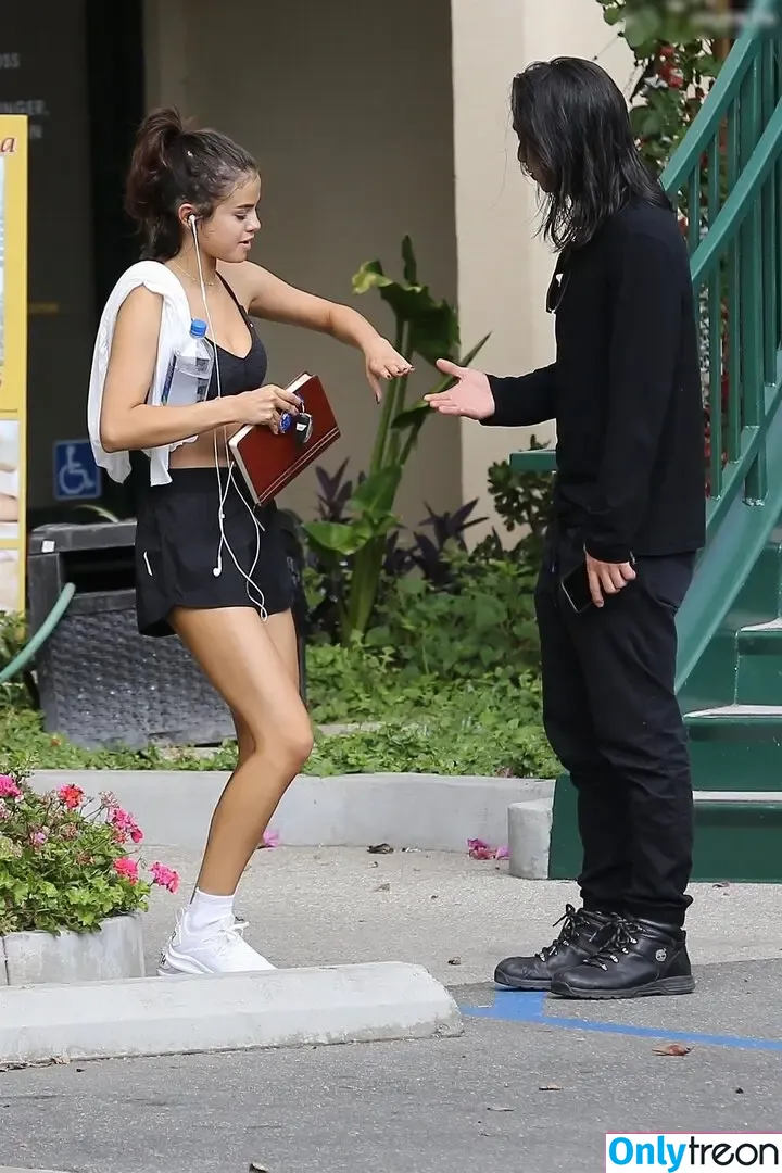 Selena Gomez nude photo #8922 (selena.gomez / selenagomez)