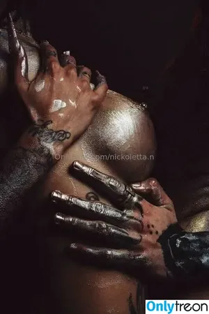 Selenanova / mme_nova.ink / nickoletta.n / sabrinanova / xselenanova nude photo #0005