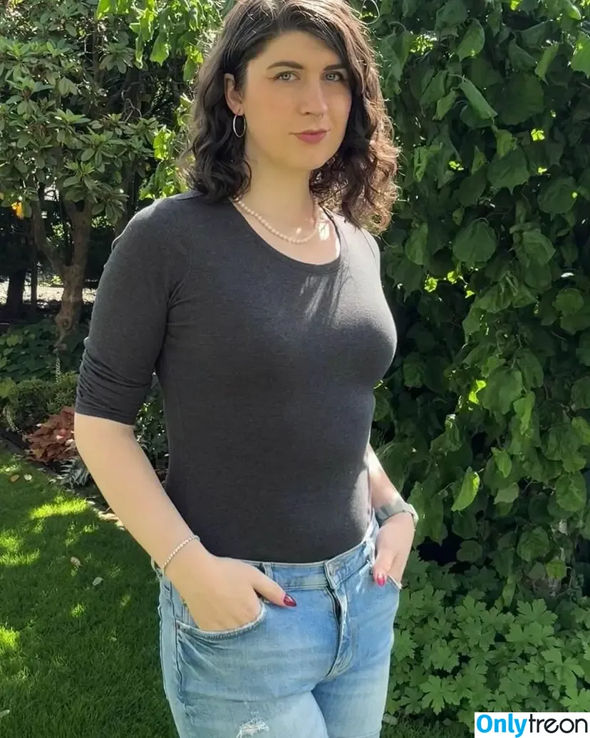 SerafinaFell nude photo #0026 (SerafinaFell)