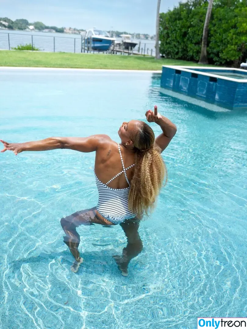 Serena Williams nude photo #0537 (serenawilliams)