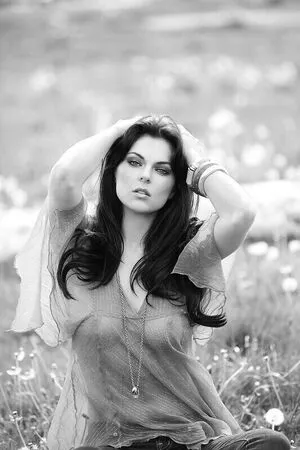 Serinda Swan / serindaswan nude photo #0038