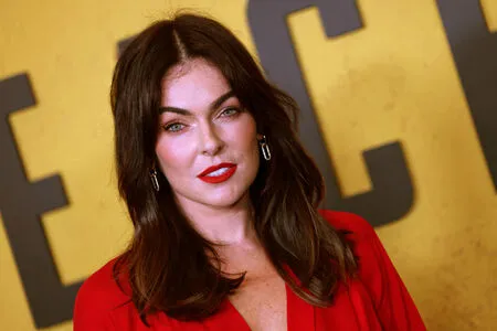 Serinda Swan / serindaswan nude photo #0047