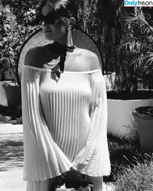 Serinda Swan / serindaswan nude photo #0641