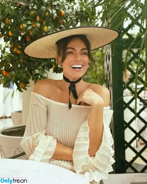 Serinda Swan / serindaswan nude photo #0644