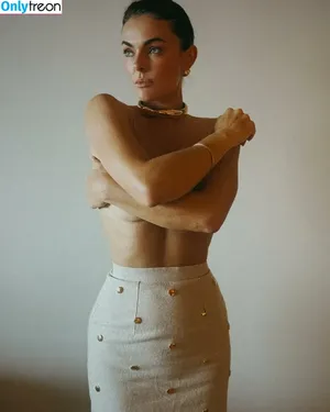 Serinda Swan / serindaswan nude photo #0687