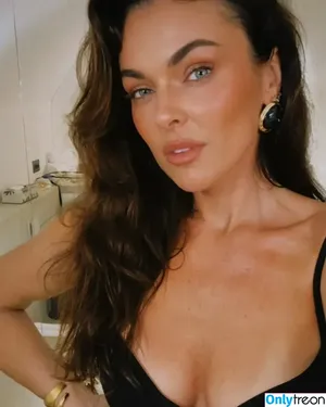 Serinda Swan / serindaswan nude photo #0715