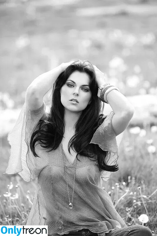 Serinda Swan nude photo #0038 (serindaswan)