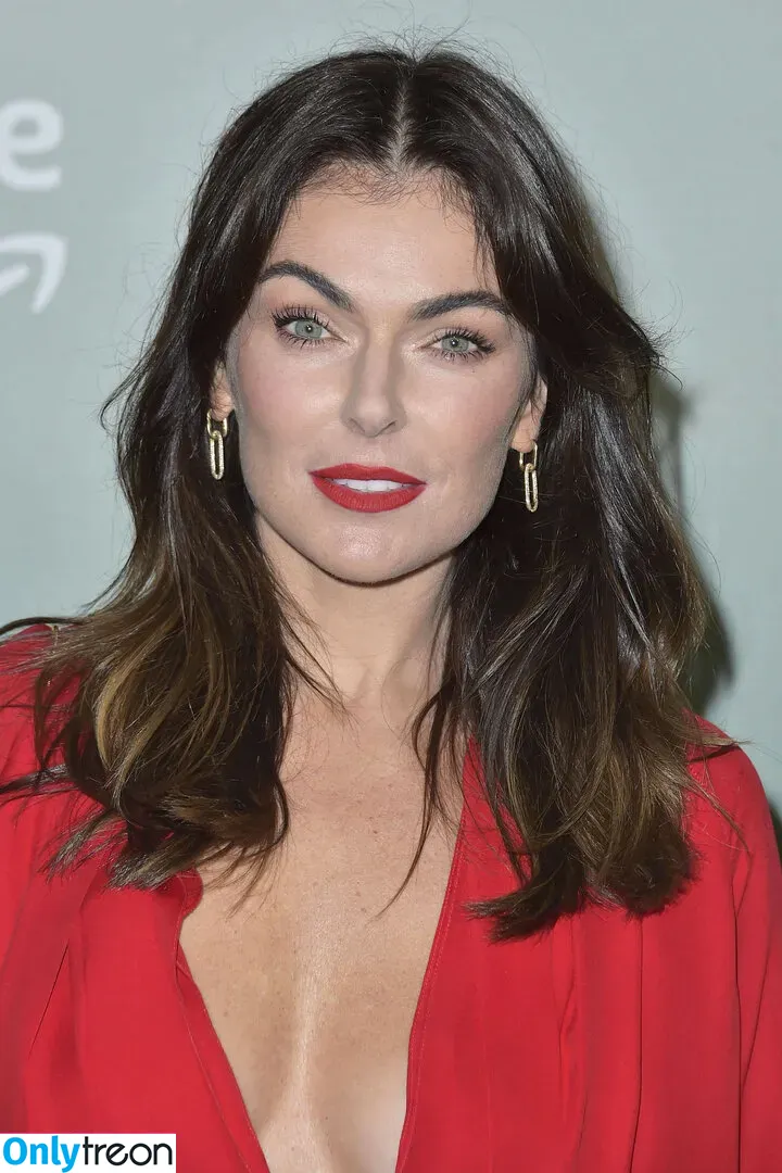 Serinda Swan nude photo #0058 (serindaswan)