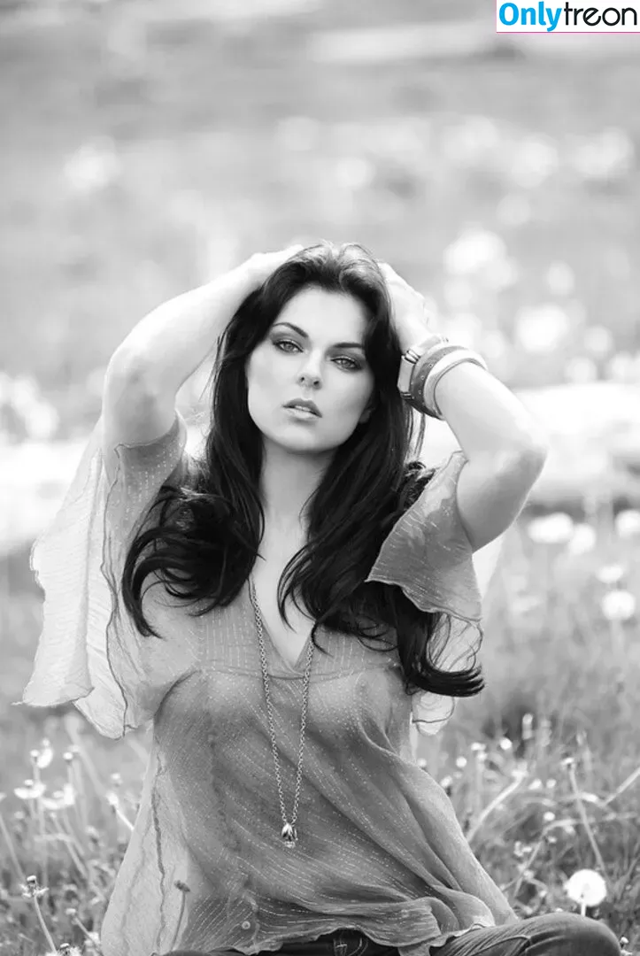 Serinda Swan nude photo #0209 (serindaswan)