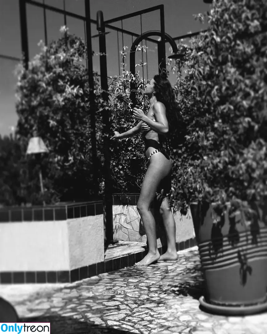 Serinda Swan nude photo #0661 (serindaswan)