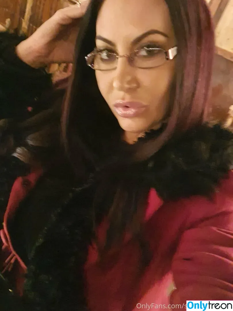 sexyemmabutt nude photo #0070 (sexyemmabutt)