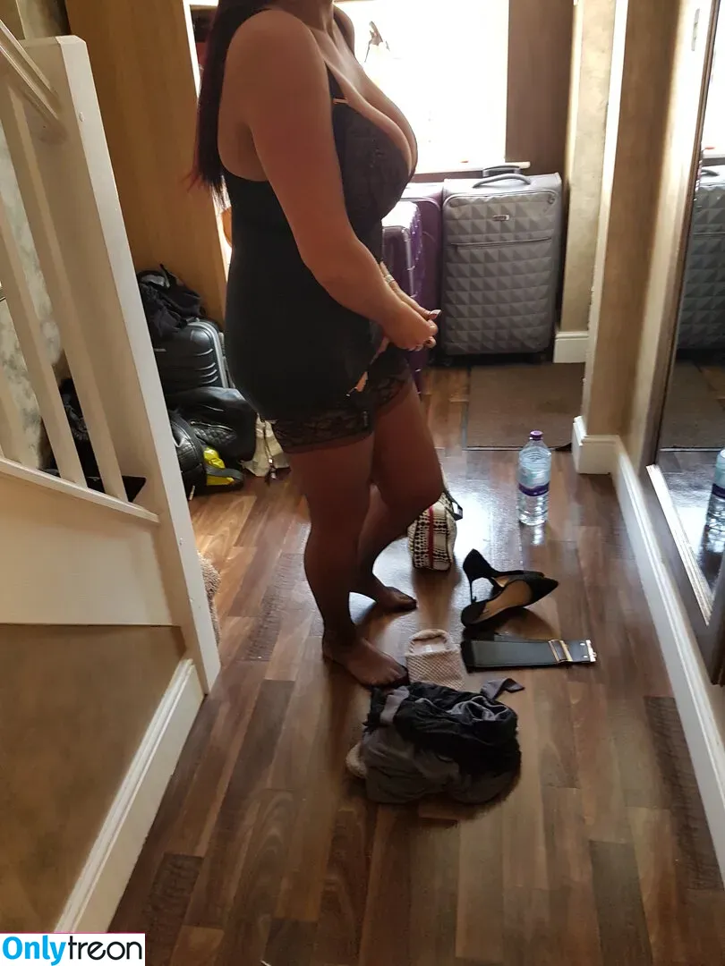 sexyemmabutt nude photo #0123 (sexyemmabutt)