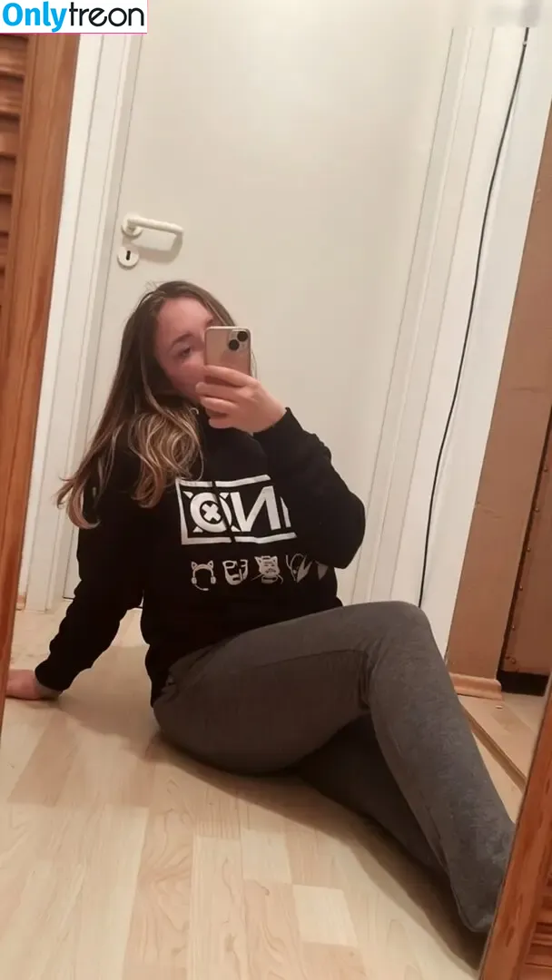SGAhri nude photo #0004 (ttv_sgahri)