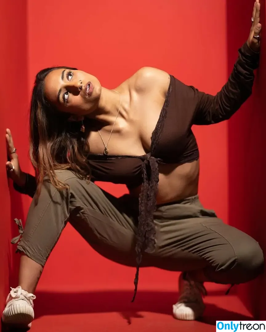 Shaghana nude photo #0003 (shagisabadword)