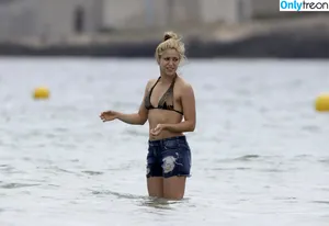 Shakira / shakkira nude photo #0918