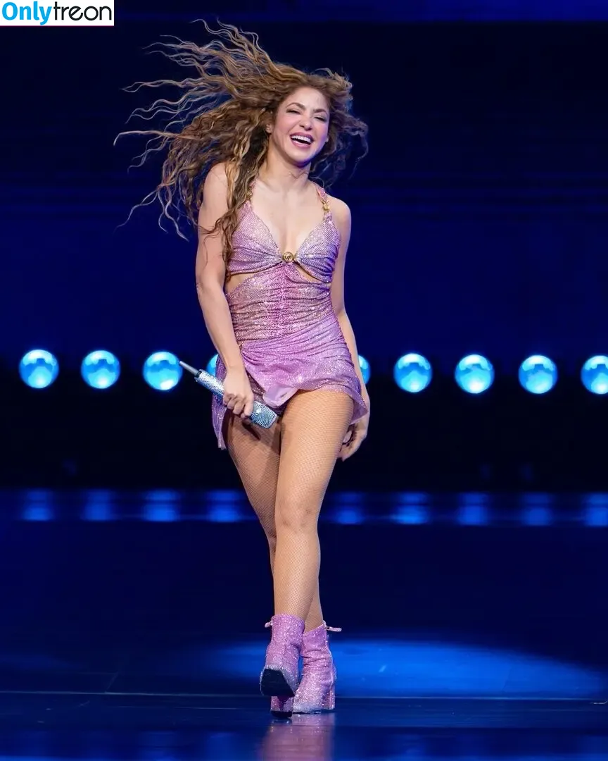 Shakira nude photo #1282 (shakkira)