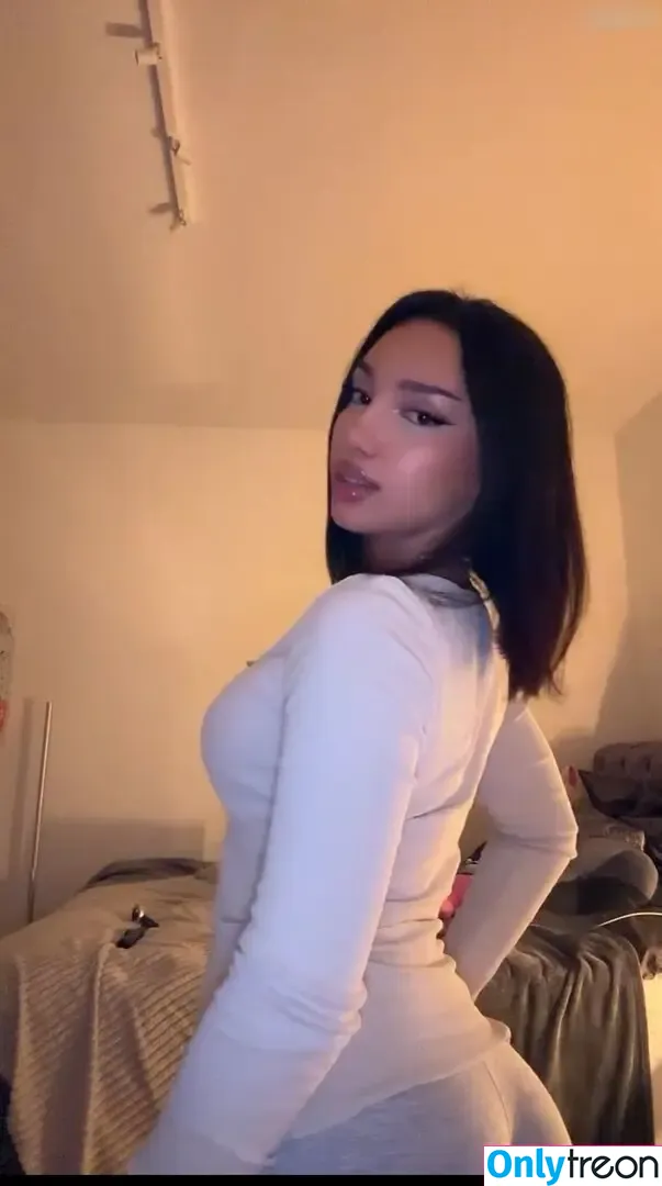 shakiravv nude photo #0034 (shakiravv)
