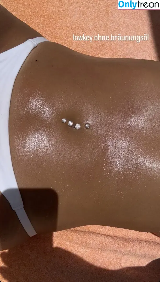 shakiravv nude photo #0046 (shakiravv)