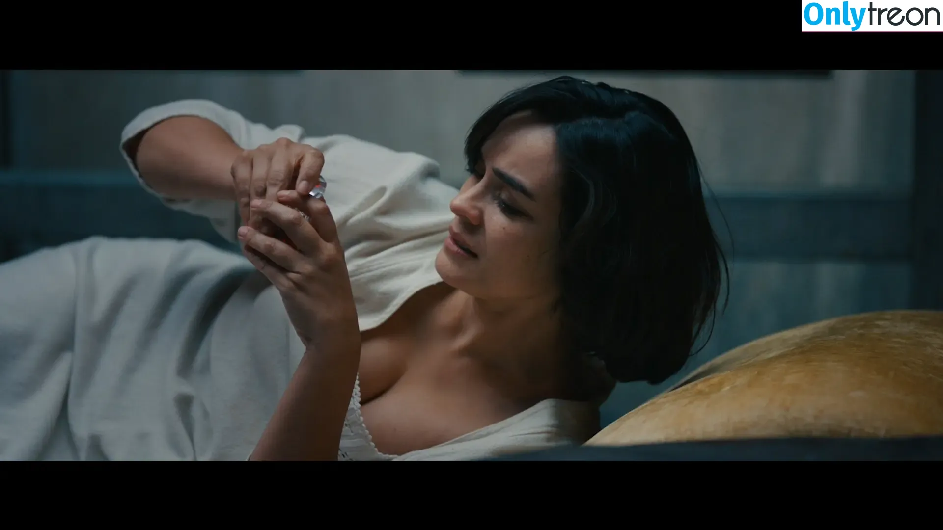 Shannyn Sossamon nude photo #0007 (shansossamon)