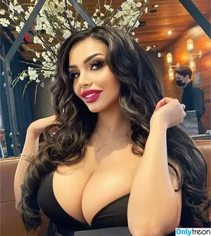 shanyss.darilson / theonlybadbaddiex nude photo #0010