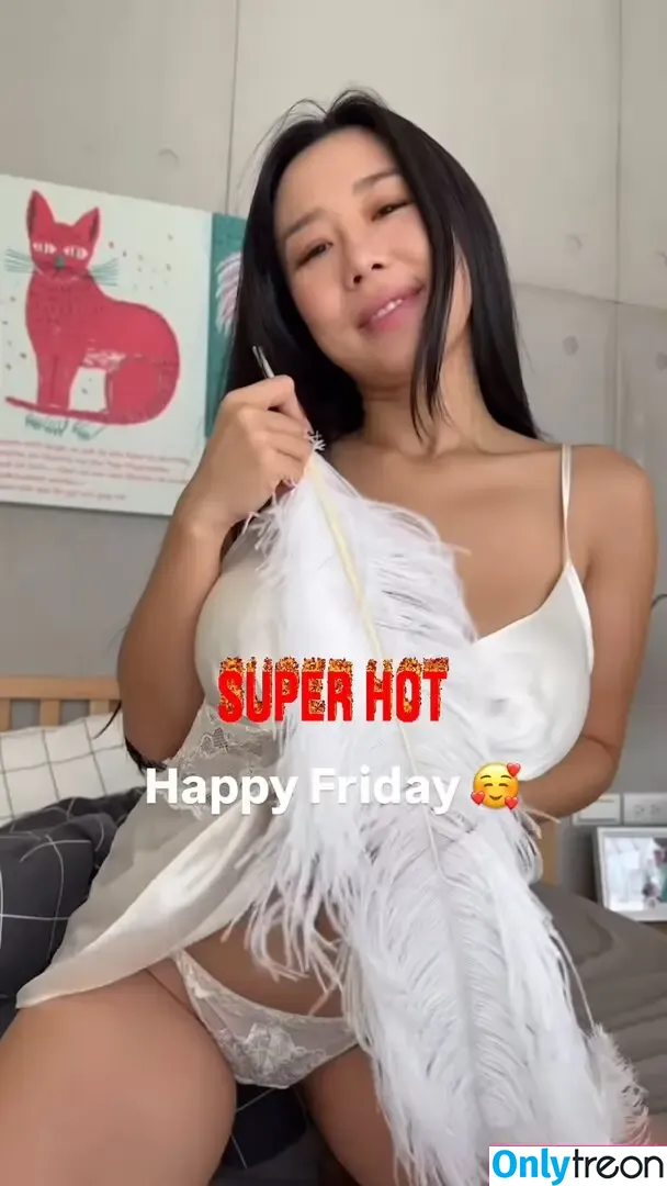 Sharon Wei nude photo #0034 (pyroman.tw / pysharon.tw)