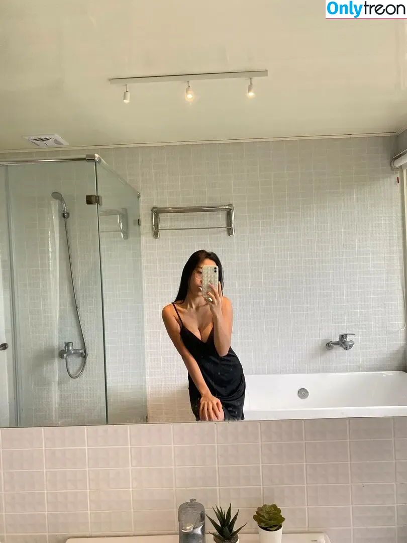 Sharon Wei nude photo #0101 (pyroman.tw / pysharon.tw)