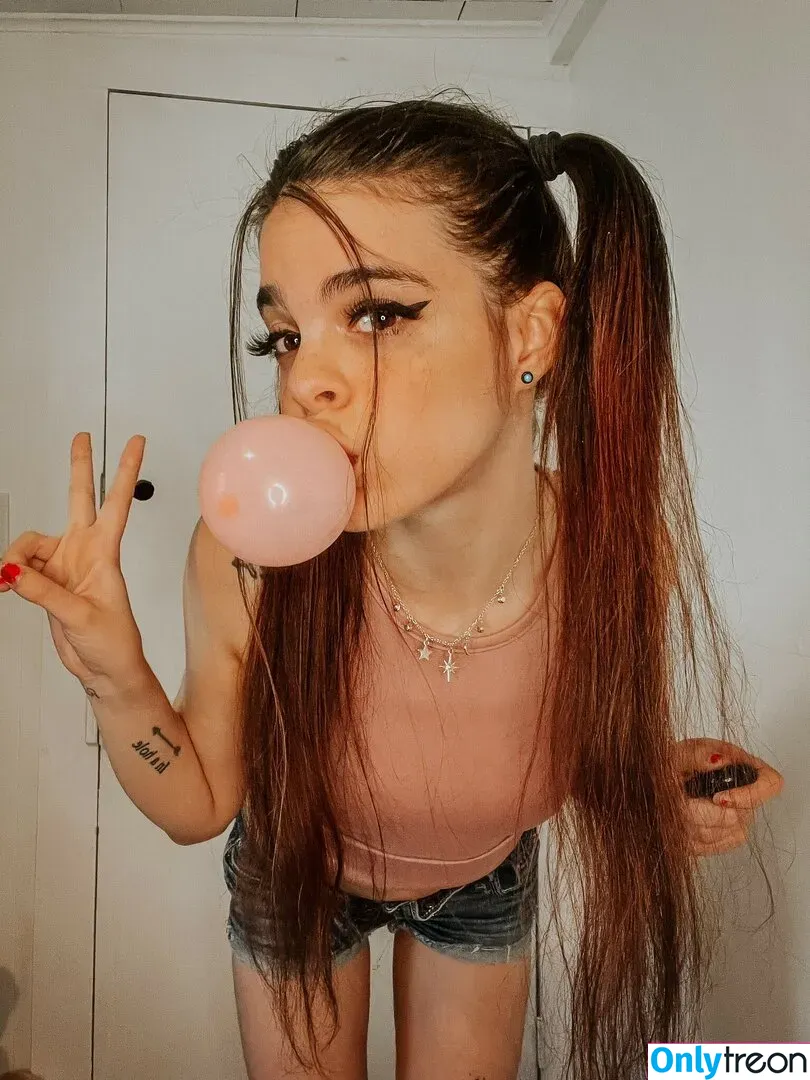 Shegavemethree nude photo #0016 (Del The Donutshop Girl / itsmikeray)