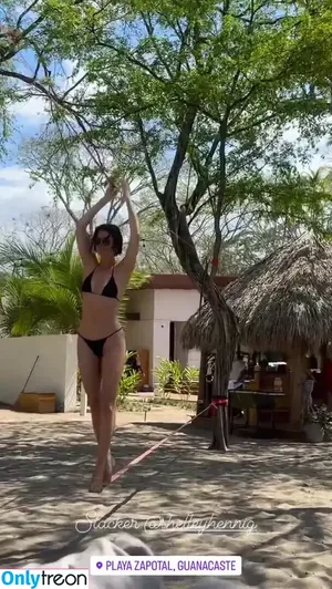 Shelley Hennig / shelleyhennig nude photo #0190