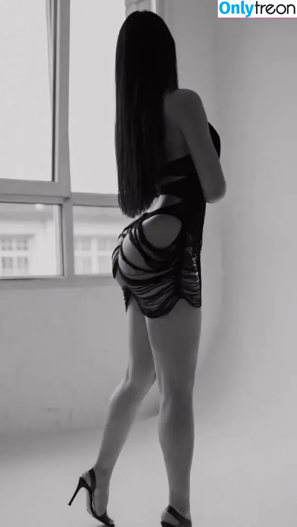 Shima.mndi nude photo #0009 (Shima.mndi)