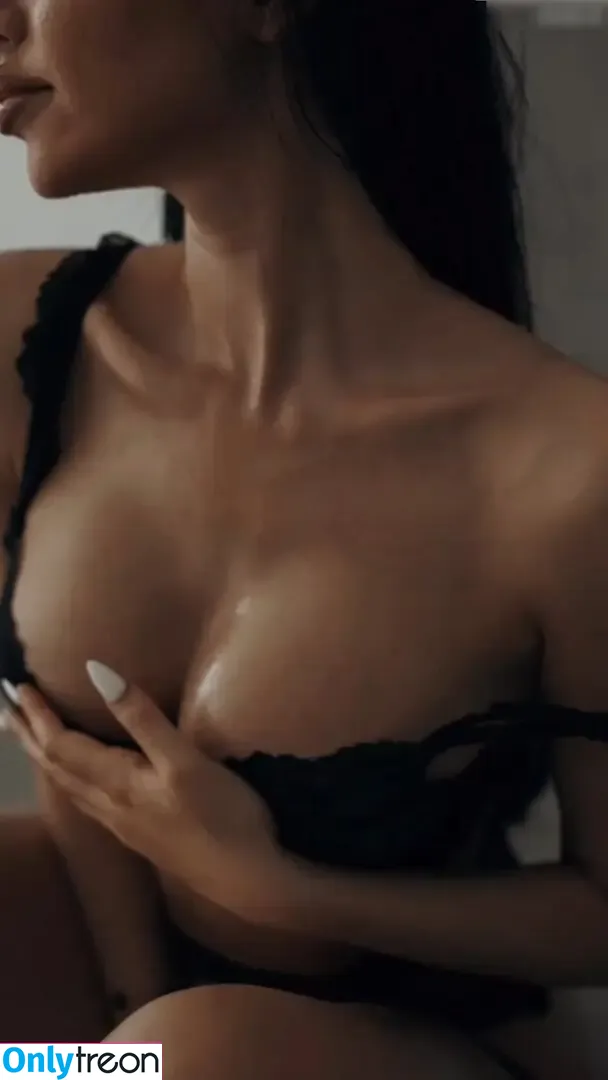 Shima.mndi nude photo #0012 (Shima.mndi)