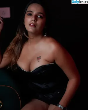 Shreyal Pandey / shreyalpandey nude photo #0013