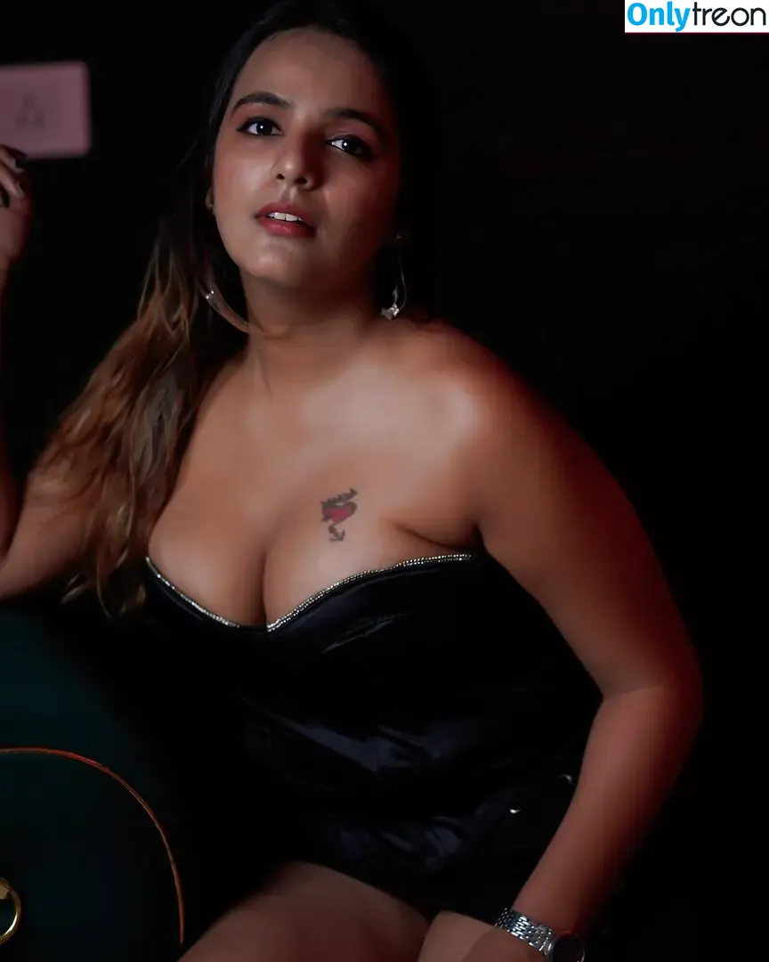 Shreyal Pandey nude photo #0013 (shreyalpandey)