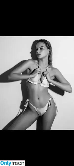 si_eliza / Liza Sivaeva nude photo #0001