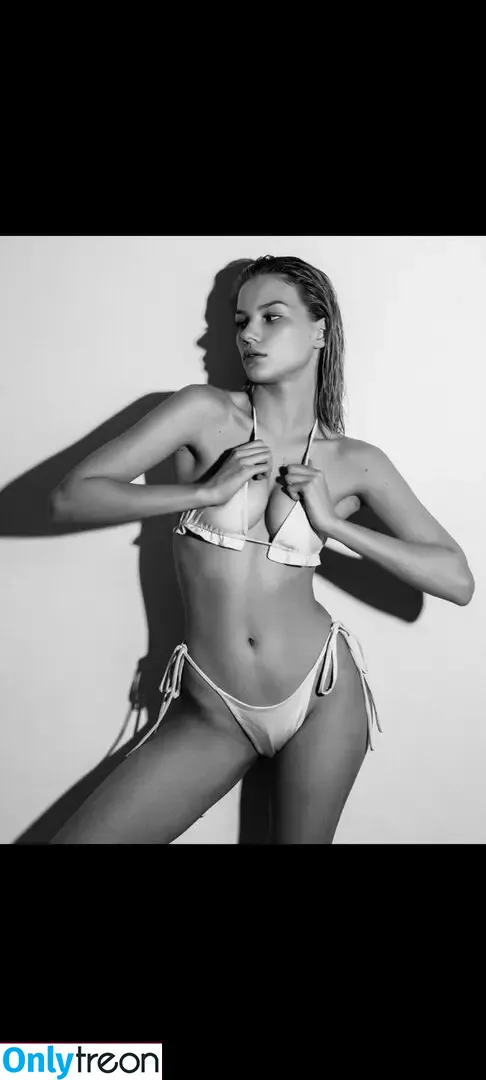 si_eliza nude photo #0001 (Liza Sivaeva)