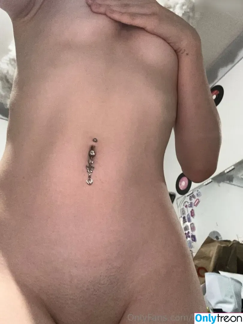 siamay nude photo #0007 (Siamayll)